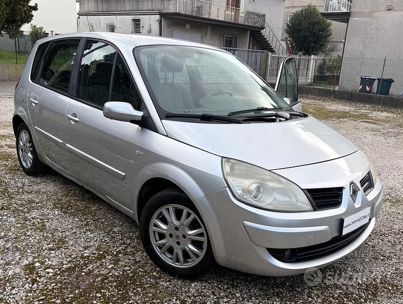 Usata Renault Scénic II 105 CV (77 kW) 2008 Grigio Monovolume