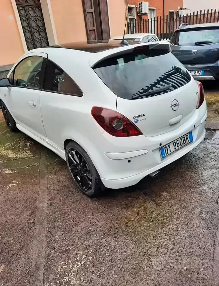Usata Opel Corsa 90 CV (66 kW) 2009 Bianco Utilitaria