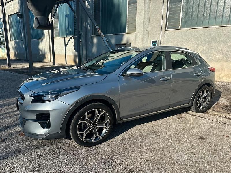 Grigio Usata 2019 Kia XCeed SUV | 12.000 € (Buon prezzo) - Immagine 1/4