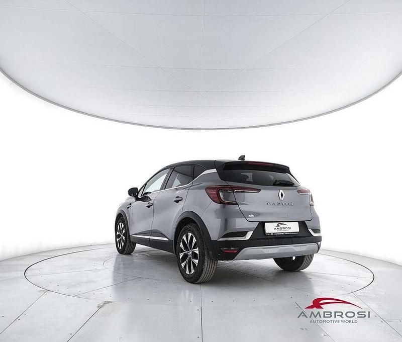 Usata Renault Captur Techno 101 CV (74 kW) 2023 Grigio SUV