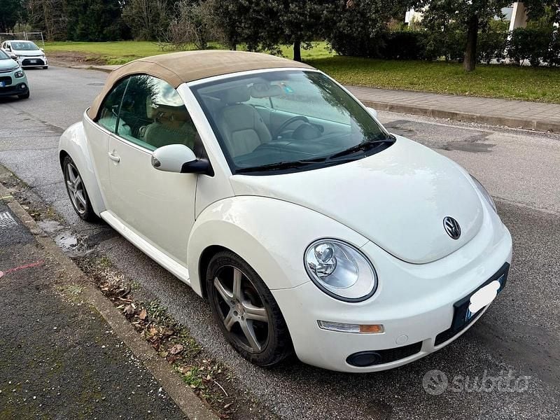 Usata VW New Beetle 105 CV (77 kW) 2008 Bianco Utilitaria