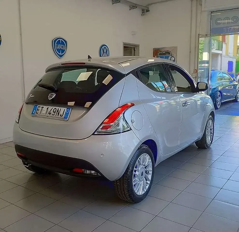 Usata Lancia Ypsilon 86 CV (63 kW) 2014 Argento Utilitaria