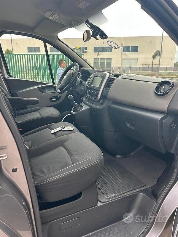 Usata Renault Trafic 145 CV (106 kW) 2015 Grigio Monovolume