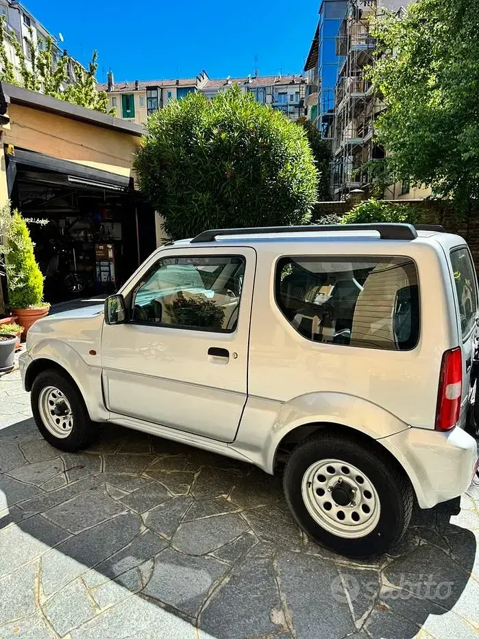 Usata Suzuki Jimny 82 CV (60 kW) 2001 Grigio SUV