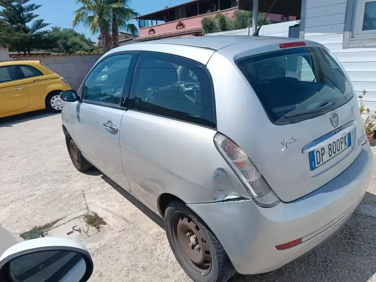 Usata Lancia Ypsilon 60 CV (44 kW) 2008 Argento Utilitaria