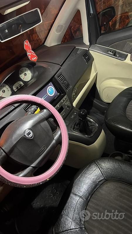 Usata Lancia Musa 2004 Grigio Monovolume