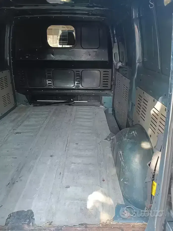 Usata Mercedes Vito 150 CV (110 kW) 2004 Grigio