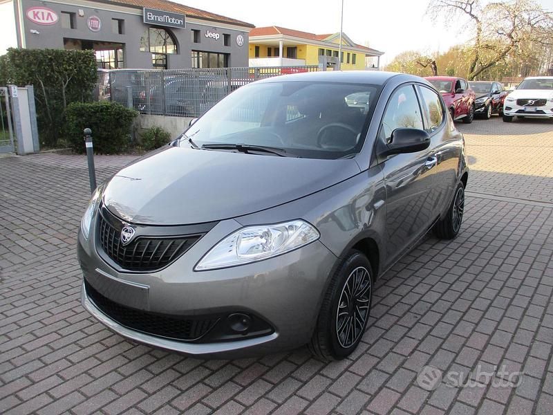 Usata Lancia Ypsilon Silver 69 CV (50 kW) 2023 Grigio Utilitaria
