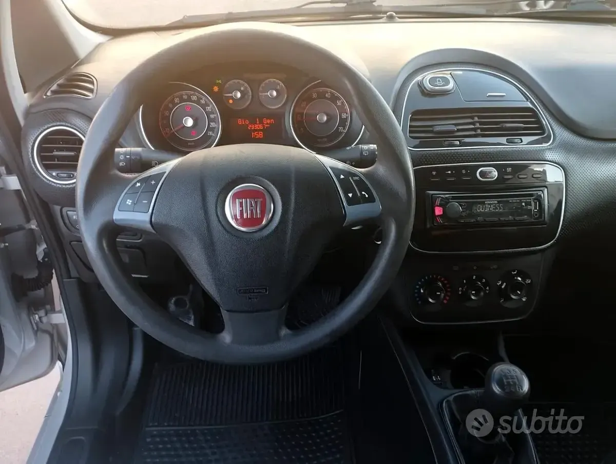 Usata Fiat Punto Active 69 CV (50 kW) 2011 Grigio Utilitaria