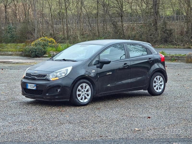 Usata Kia Rio Active 85 CV (62 kW) 2014 Nero Berlina