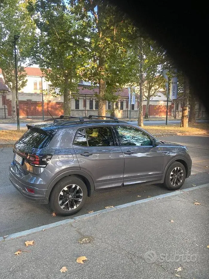 Usata VW T-Cross R-line 95 CV (69 kW) 2022 Grigio SUV