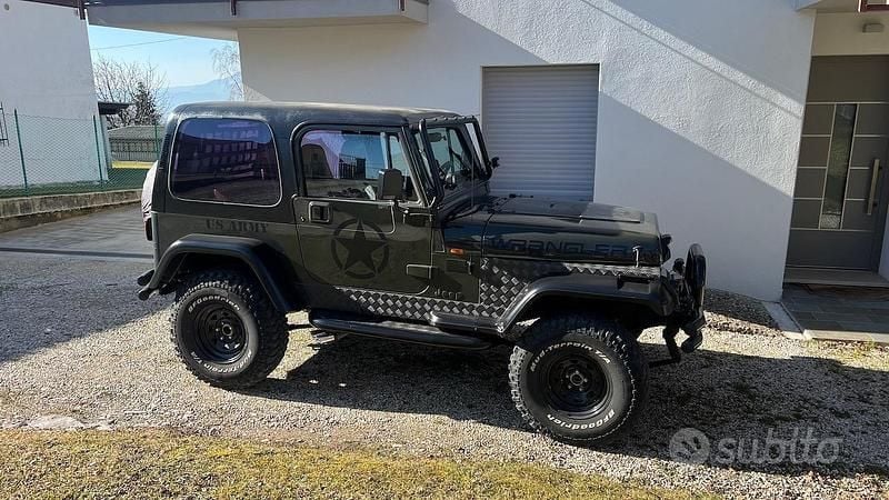 Usata Jeep Wrangler 121 CV (88 kW) 1993 Verde SUV