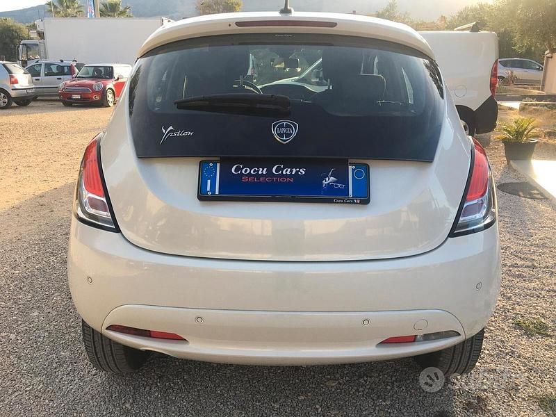 Usata Lancia Ypsilon Platinum 70 CV (51 kW) 2020 Bianco Utilitaria