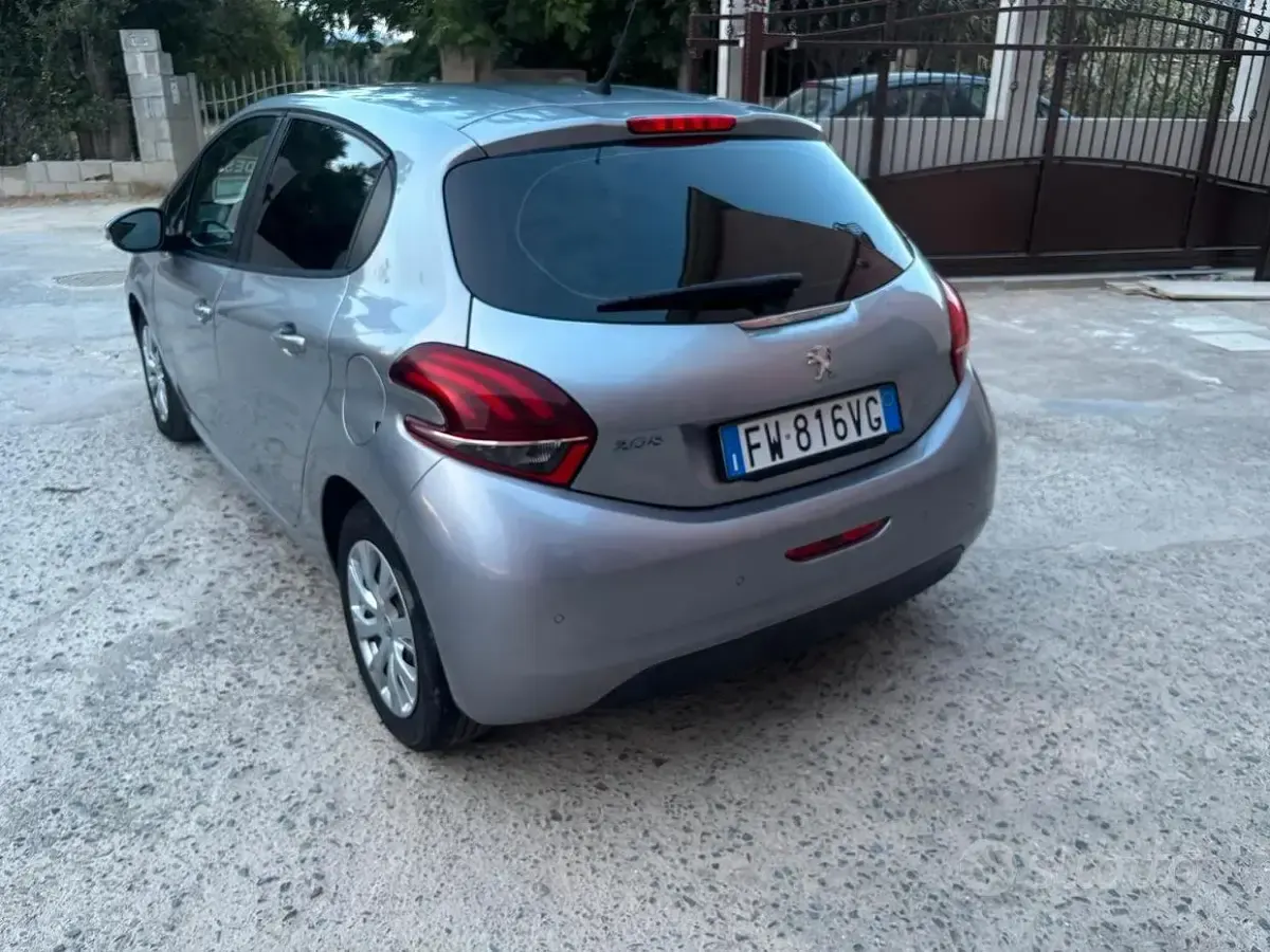 Usata Peugeot 208 Active 102 CV (75 kW) 2019 Grigio Utilitaria