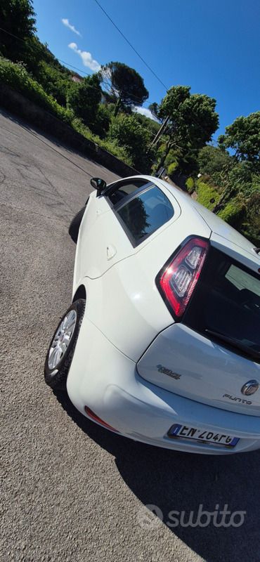 Usata Fiat Grande Punto 77 CV (56 kW) 2012 Bianco Utilitaria