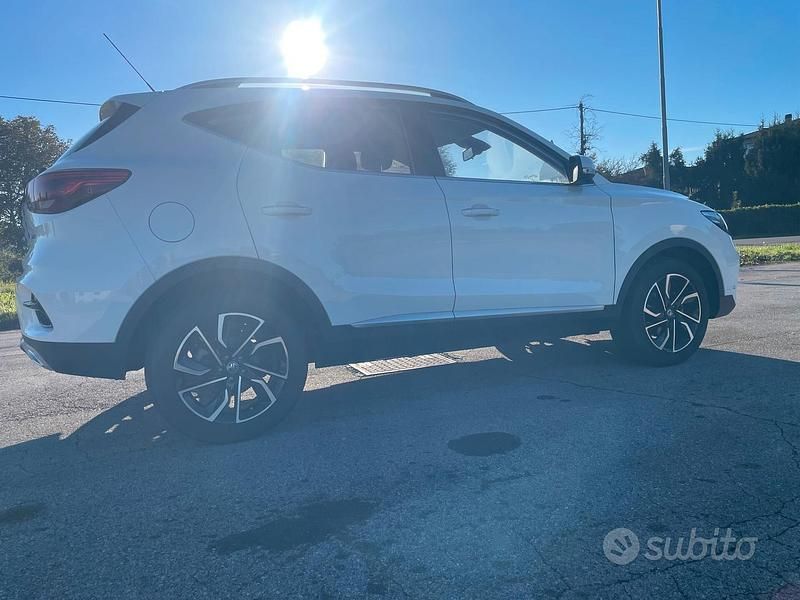 Usata MG ZS Luxury 106 CV (77 kW) 2024 Bianco SUV