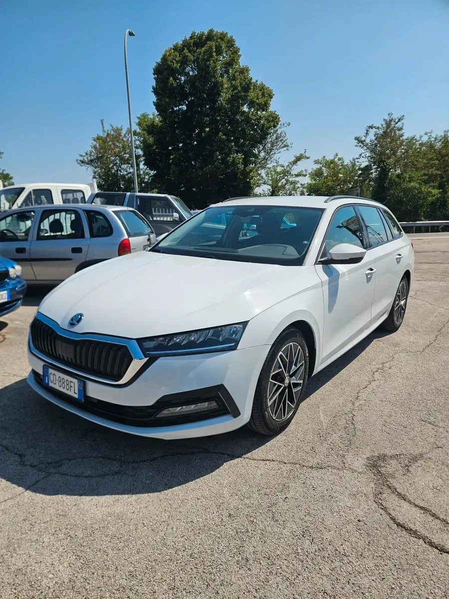 Usata Skoda Octavia Style 110 CV (80 kW) 2020 Bianco Station wagon