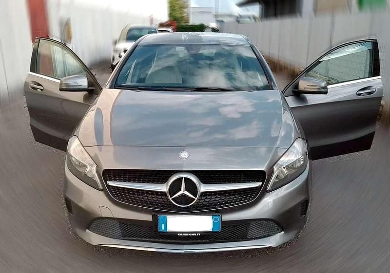 Usata Mercedes A200 Business 136 CV (100 kW) 2015 Grigio Berlina