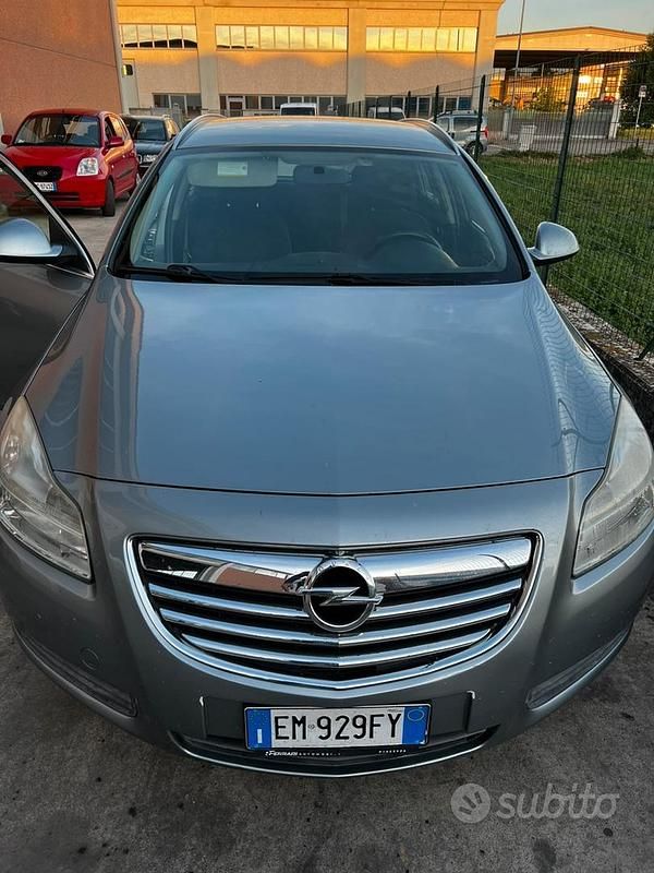 Usata Opel Insignia 170 CV (125 kW) 2012 Grigio Station wagon