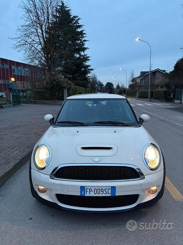Usata Mini Cooper S 2007 Bianco Utilitaria
