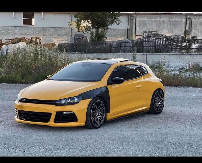 Begagnad VW Scirocco R 265 HK (194 kW) 2011 Sportkupé