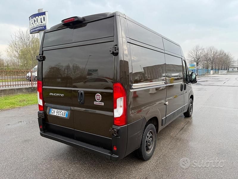 Usata Fiat Ducato 33 120 CV (88 kW) 2021 Marrone Furgone