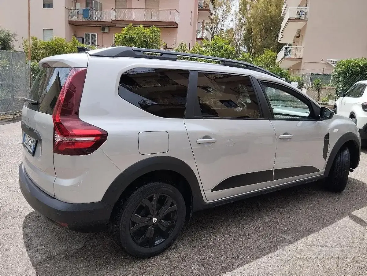 Usata Dacia Jogger 101 CV (74 kW) 2022 Grigio Monovolume