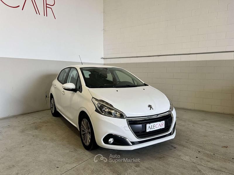 Usata Peugeot 208 Active 82 CV (60 kW) 2015 Bianco Utilitaria