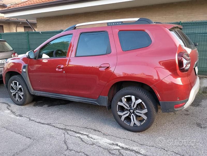 Usata Dacia Duster Prestige 101 CV (74 kW) 2022 Rosso SUV