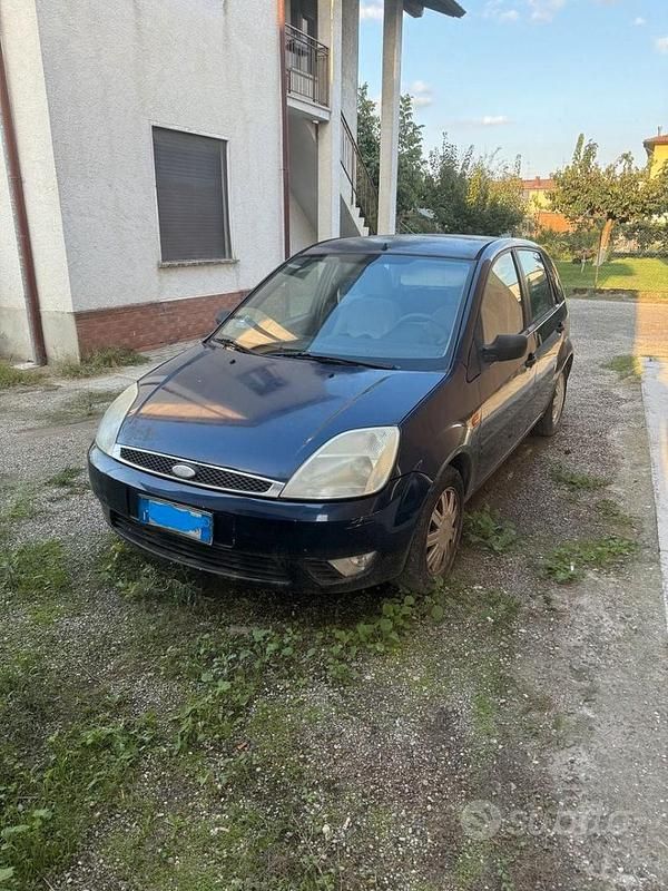 Usata Ford Fiesta 75 CV (55 kW) 2003 Blu Utilitaria