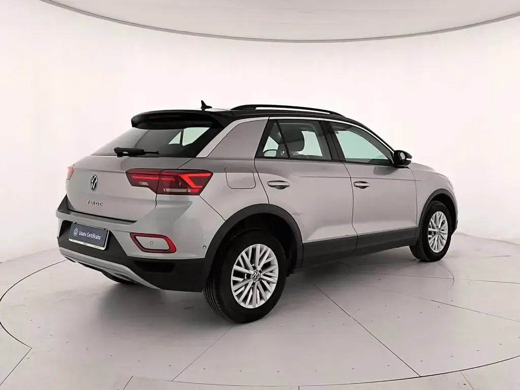 Usata VW T-Roc Life 110 CV (80 kW) 2023 Pyrit silver metallizzato nero SUV