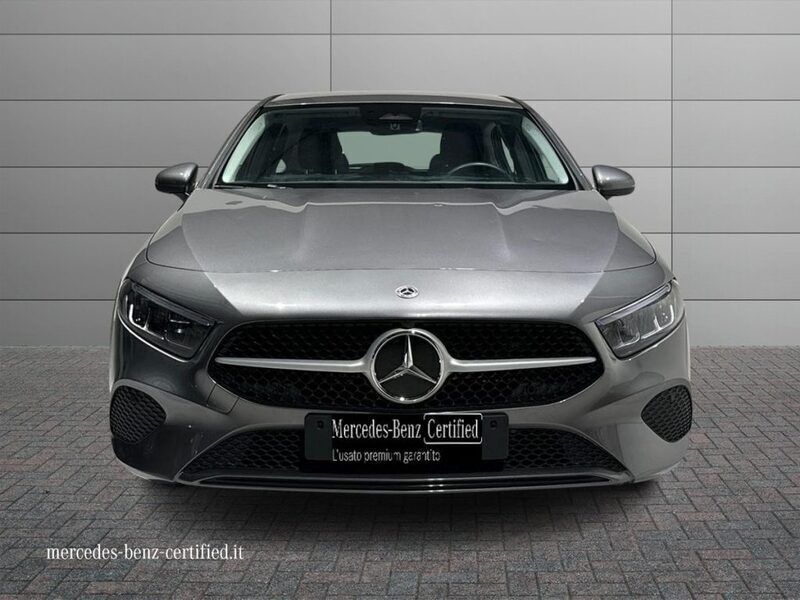 Usata Mercedes A180 Advanced 116 CV (85 kW) 2023 Grigio montagna Berlina