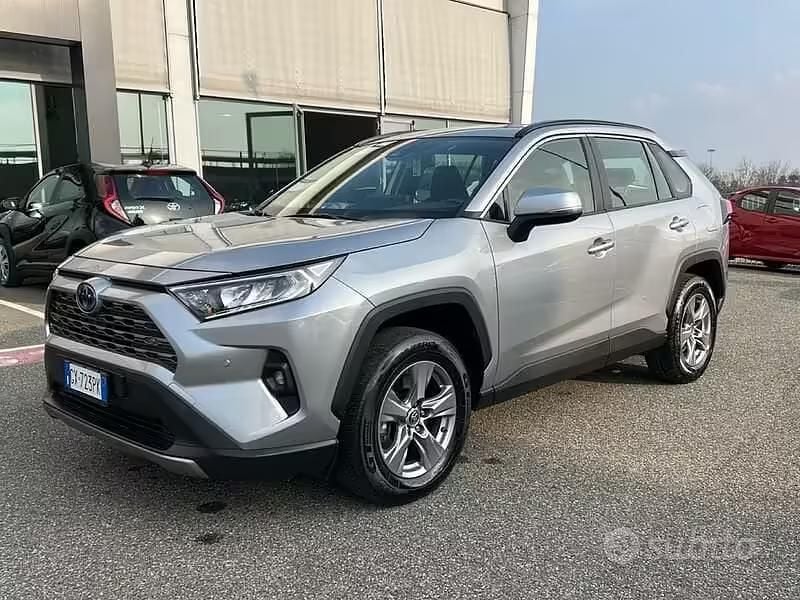Usata Toyota RAV4 Hybrid Active 218 CV (160 kW) 2024 Grigio SUV