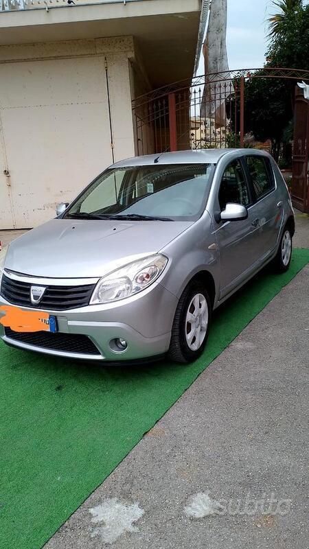 Usata Dacia Sandero 75 CV (55 kW) 2010 Grigio Utilitaria