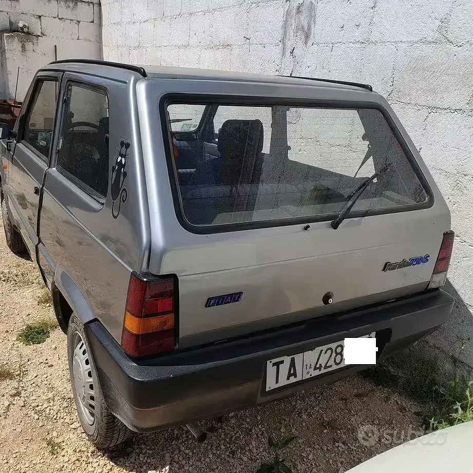 Usata Fiat 750 S 34 CV (25 kW) 1989 Grigio Berlina