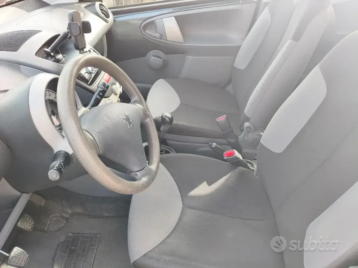 Usata Peugeot 107 68 CV (50 kW) 2011 Nero Utilitaria