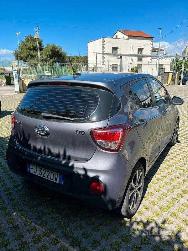 Usata Hyundai i10 Style 87 CV (63 kW) 2017 Grigio Utilitaria