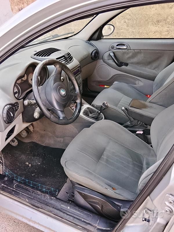 Usata Alfa Romeo 147 115 CV (84 kW) 2005 Grigio Utilitaria