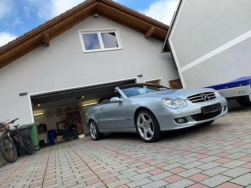 Käytetty Mercedes CLK320 Avantgarde 224 HP (164 kW) 2007 Avoauto
