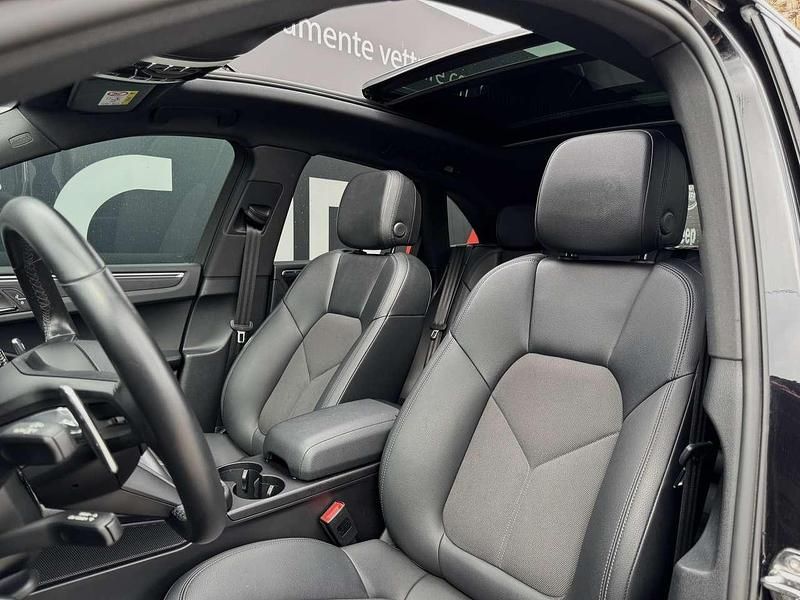 Usata Porsche Macan Turbo 265 CV (194 kW) 2022 Nero jet metallizzato SUV