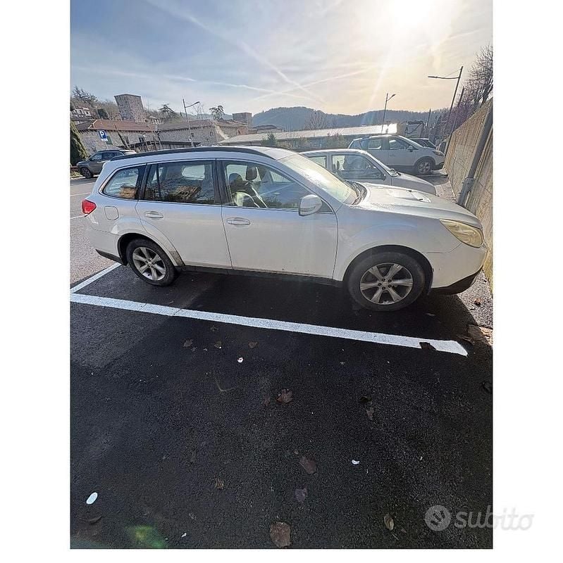 Usata Subaru Outback 150 CV (110 kW) 2010 Bianco Station wagon