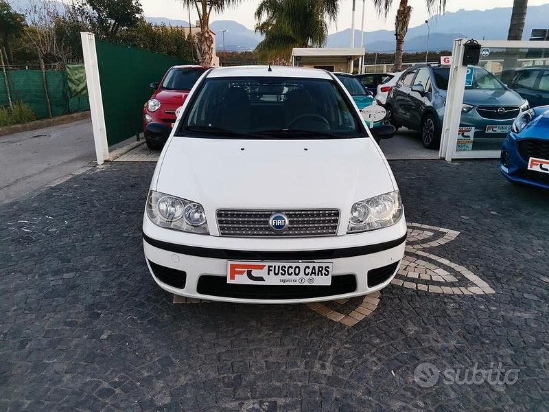 Usata Fiat Punto Dynamic 69 CV (50 kW) 2006 Bianco Utilitaria