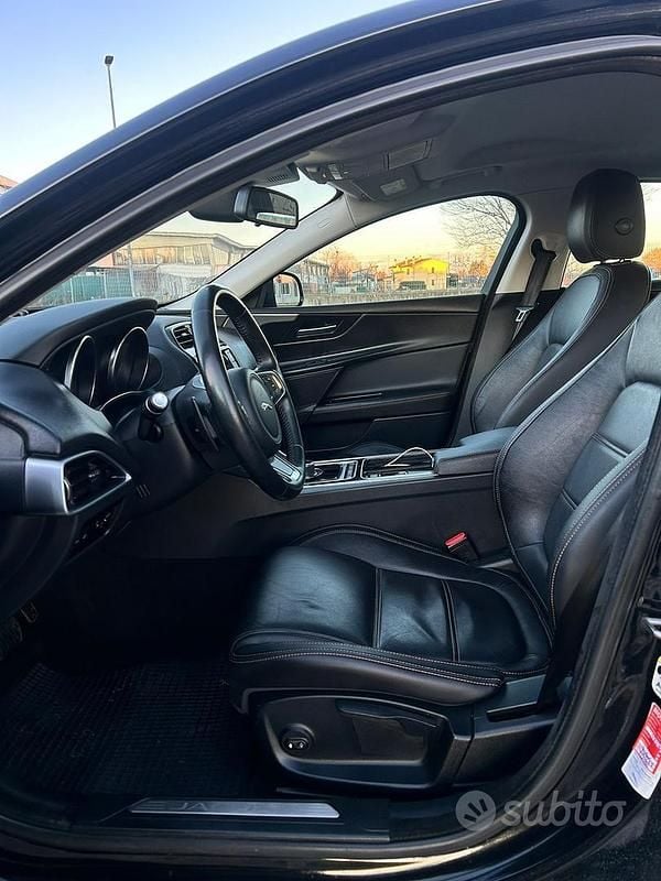 Occasion Jaguar XE Prestige 180 ch (132 kW) 2018 Noir Berline