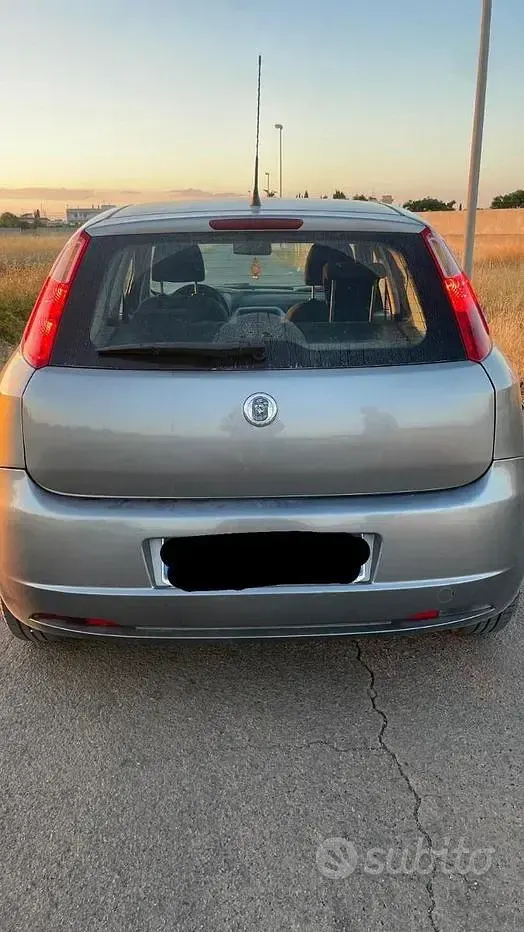 Usata Fiat Grande Punto 75 CV (55 kW) 2006 Grigio Utilitaria