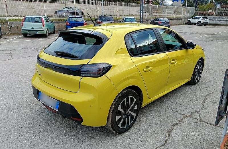 Usata Peugeot 208 Active 75 CV (55 kW) 2024 Giallo Utilitaria