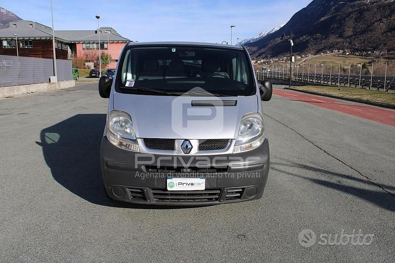 Usata Renault Trafic 135 CV (99 kW) 2006 Grigio Monovolume