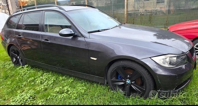 Grigio Usata 2007 BMW 320 Station wagon | 2000 € - Immagine 1/4