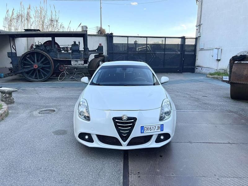 Usata Alfa Romeo Giulietta Distinctive 170 CV (125 kW) 2011 Bianco Utilitaria