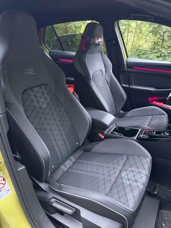 Usata VW Golf VIII R-line 131 CV (96 kW) 2024 Giallo Berlina