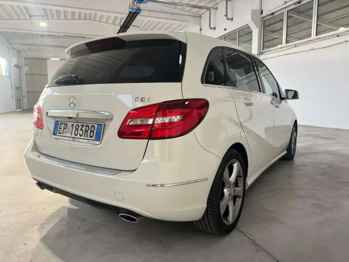 Usata Mercedes B200 Premium 136 CV (100 kW) 2013 Bianco Utilitaria